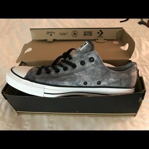 Converse Chuck Taylor’s - sizes: M12 W14